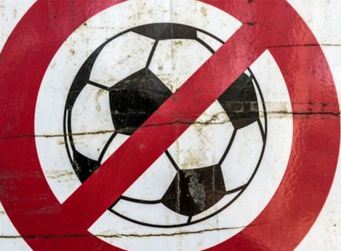 Stop al calcio per il COVID-19
