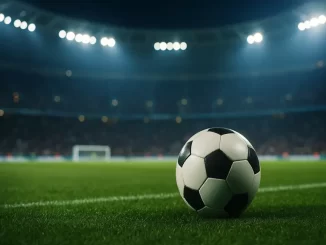 Pallone da calcio su un campo illuminato in uno stadio notturno pieno di tifosi, simbolo delle scommesse a lungo termine sul calcio 2025.