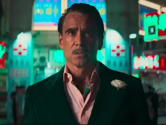 Colin Farrell in una scena notturna a Macau, illuminato da insegne al neon, in un clima tipico dei casinò asiatici.